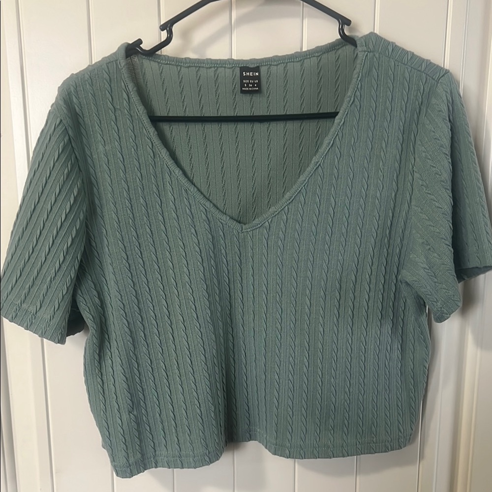 SHEIN Green Ribbed Crop Tee with V-Neck